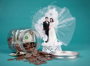 Как оригинально подарить деньги на свадьбу?